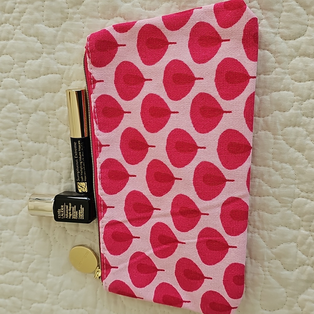 Estée Lauder Cosmetic Pouch and Makeup Samples NWT - Picture 8 of 8